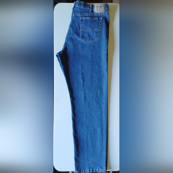 A Wrangler Authentics Men's Blue Jeans - Picture 3 of 9
